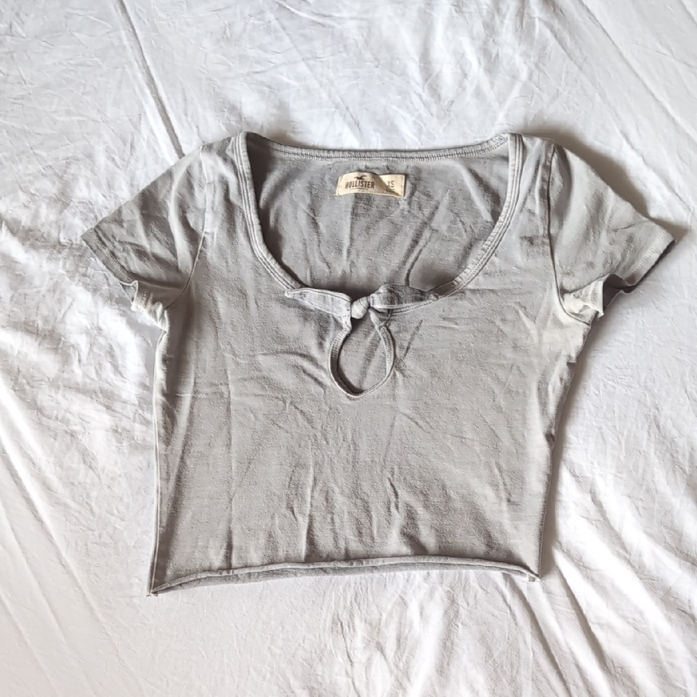 Hollister Light Gray Tie-Front Scoop Crop Top